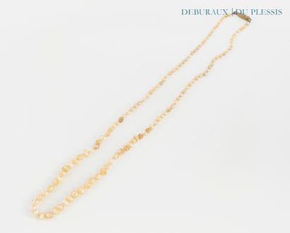 Seed pearl necklace.
Gilded metal clasp.
(wear)
Gross...