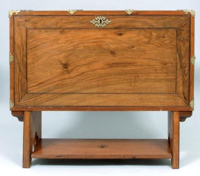 CABINET en palissandre. Garniture en laiton...