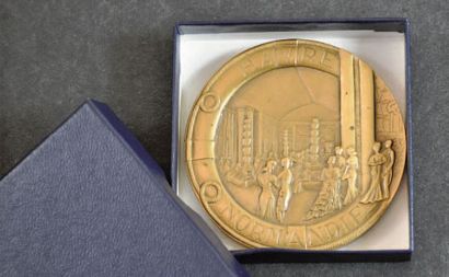 Médaille en bronze. Sculpteur, claude GONDARD....