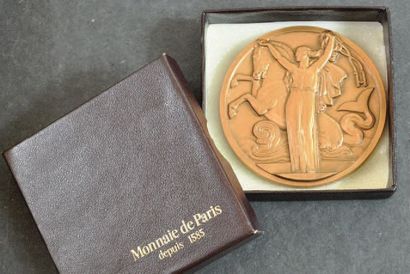 Médaille commémorative du lancement du paquebot,...