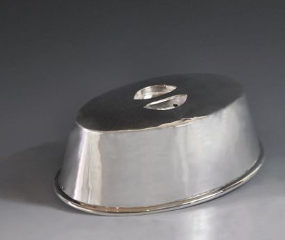 Cloche ovale en métal argenté. Modèle « Transat...