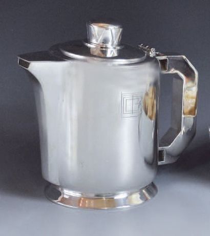 Petite cafetière en métal argenté sur base...