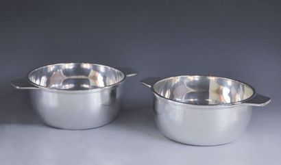 Deux bols à potages en métal argenté. Anses...