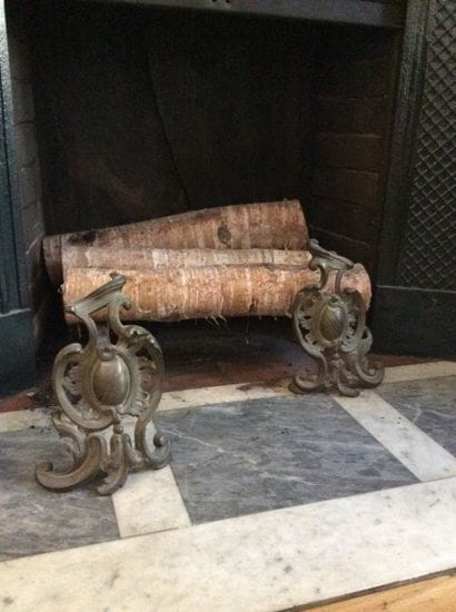 Paire de chenêts en bronze anciennement dorés...