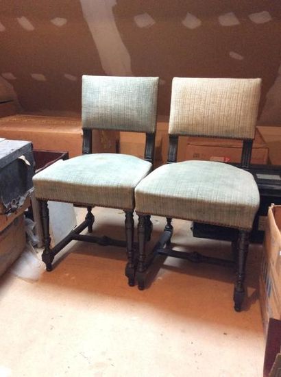 Paire de chaises de style Henri II.