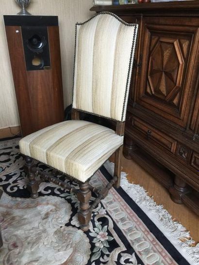 Série de six chaises de style Louis XIII