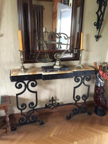 Console de style Néo Gothique