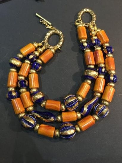 Collier draperie de trois rangs de perles...