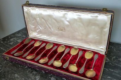 Douze cuillères à glace en argent et vermeil....