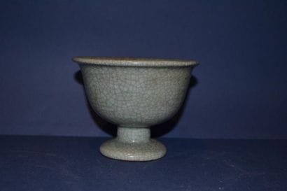 Coupe sur pied en céramique craquelée. Asie...