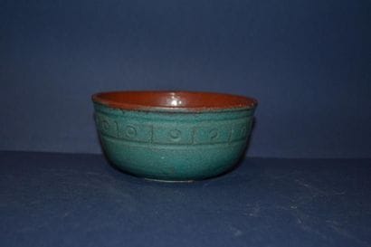 Coupe sur pied en céramique émaillée à décor...