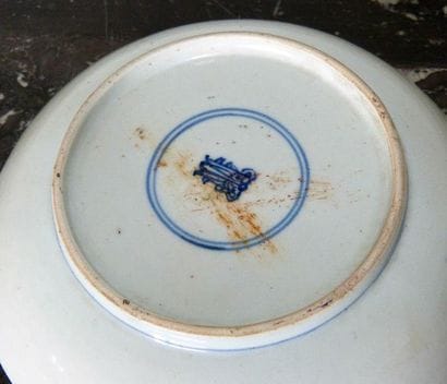 CHINE. Coupelle à décor en camaïeu bleu de...