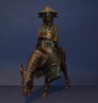 Sage à cheval. Bronze à décor émaillé. Japon....