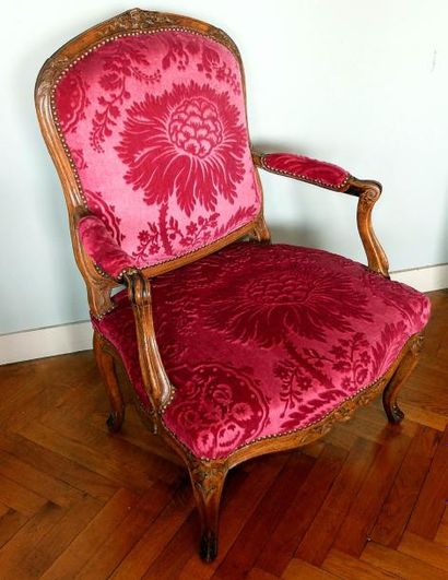 Fauteuil à dossier à la reine en bois naturel...