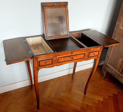 Coiffeuse en bois naturel et placage de loupe...