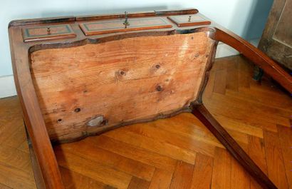 Coiffeuse en bois naturel et placage de loupe...