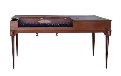 ERARD Frères.

Piano forte en bois de placage....