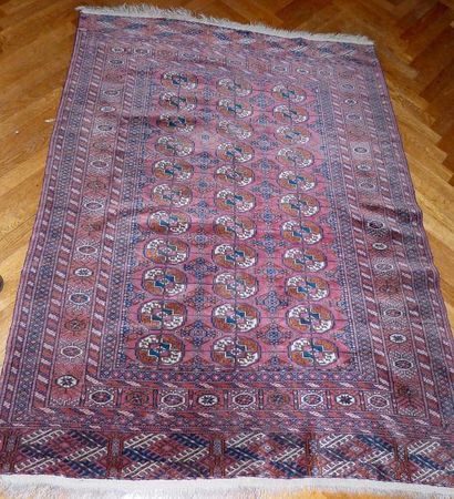 Tapis Boukara 163 x 130. On y joint un autre...