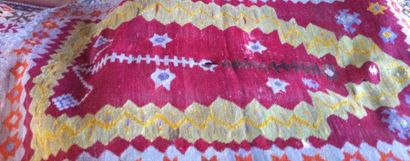 Tapis Kilim 

(petits accidents)