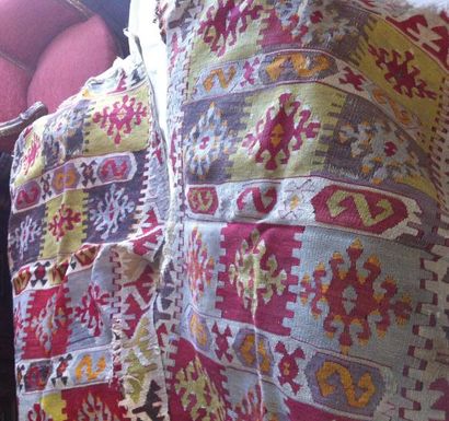Tapis Kilim en deux parties (petits acci...