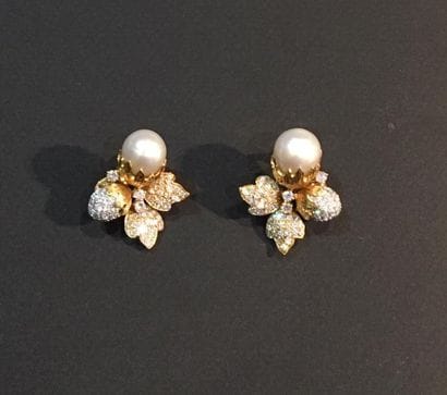 Paire de clips d'oreilles deux ors à motif...
