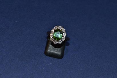 Bague en argent 950°/°° sertie d'un péridot...
