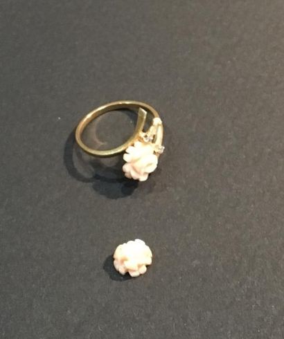 Petite bague croisée en or jaune ornée de...