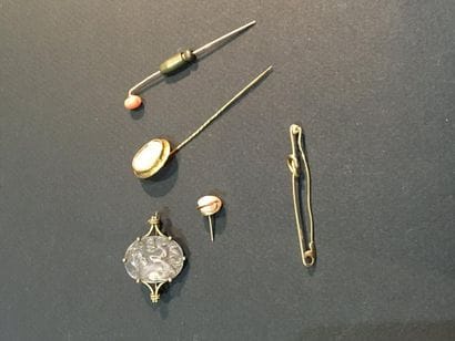 Lot de 2 épingles, 2 barettes, 1 clou, réhaussé...