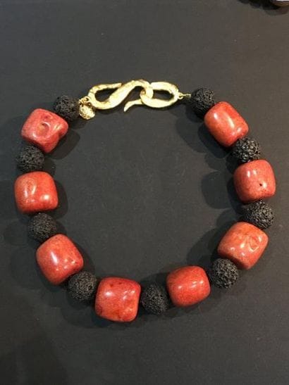 Collier ras de cou de galets de gorgones...