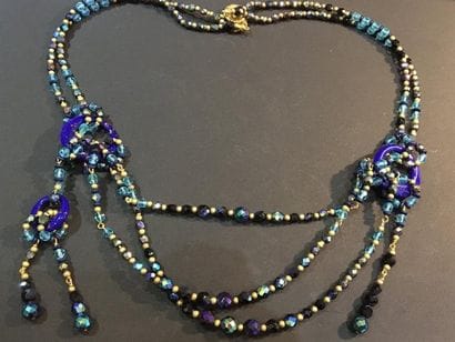 Collier draperie de perles et d'éléments...