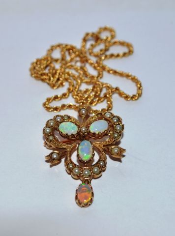 Chaîne tourbillon et son pendentif trèfle...