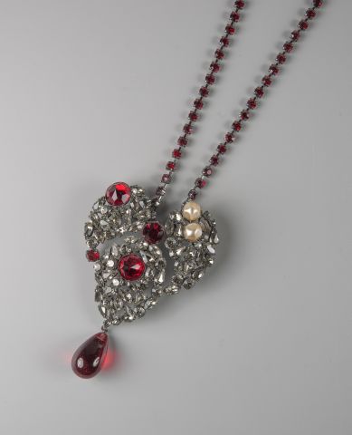 Yves Saint Laurent Rive Gauche. Collier et...