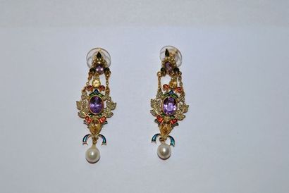 Paire de pendants d'oreilles feuillagés en...