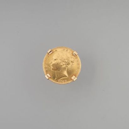 Bague en or 750 °/°°ornée d'une pièce Victoria...