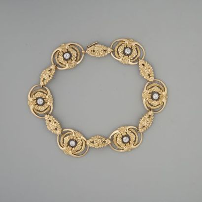 Bracelet en or 750 °/°° à maillons feuillagés...