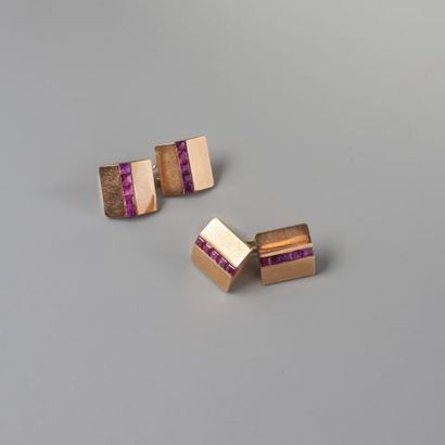 Paire de boutons de manchettes en or rose...