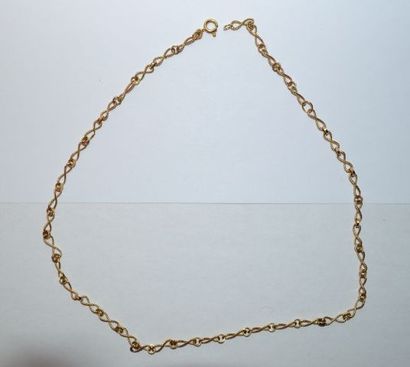 Collier en or 750 °/°° à maillons nœud fantaisie....