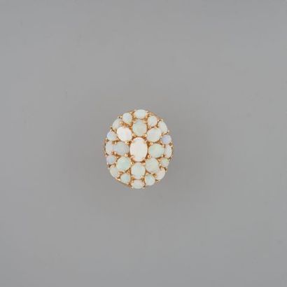 Bague en or 750 °/°°ornée d'un pavage de...
