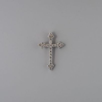 Pendentif croix en or gris 750 °/°° serti...