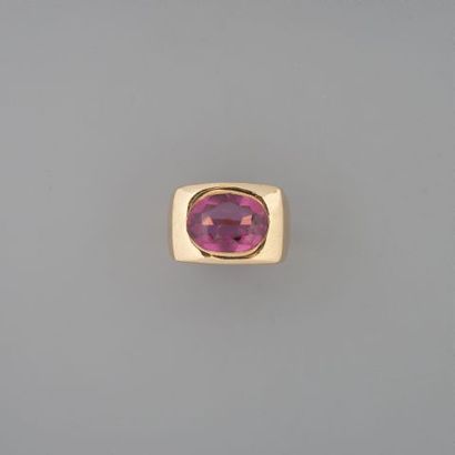 Bague chevalière en or 750 °/°° sertie d'un...