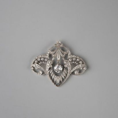 Pendentif arabesque en or gris 750 °/°° à...