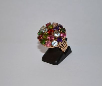 Bague fils en or 750 °/°° ornée d'un pavage...