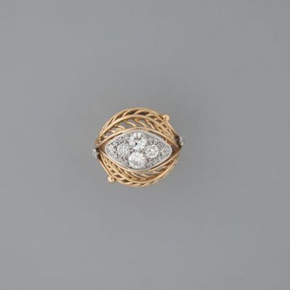 Bague dôme ajouré en or 750 °/°° et platine...