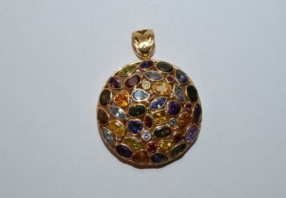 Pendentif circulaire en or 750 °/°° serti...