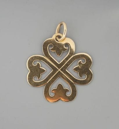 O.J. Perrin. Pendentif trèfle en or 750 °/°°....