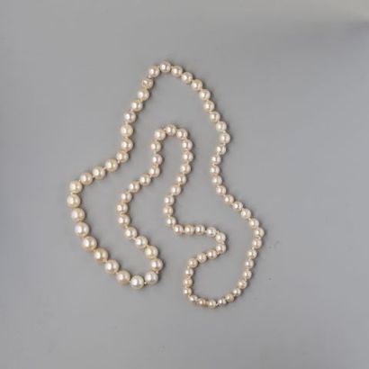 Collier draperie en or 750 °/°° à motifs...