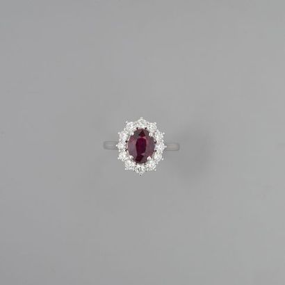 Bague Pompadour en or gris 750 °/°° sertie...