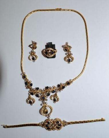 Parure deux ors 750 °/° à motifs feuillagés...