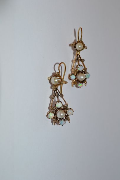 Paire de pendants d'oreilles en or 750 °/°°...