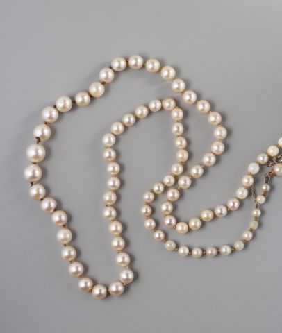 Collier en chute de perles de culture orné...